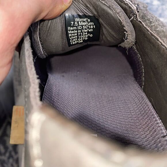 L.L. BEAN WOMAN'S Size 7.5M suede Shoes - Picture 9 of 11